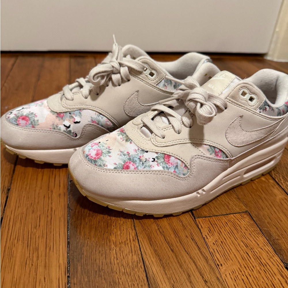 Nike Air Max Cream and Pink